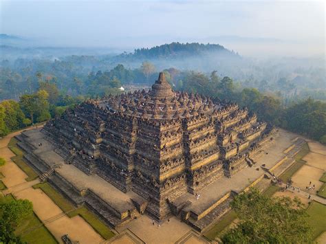 The  Sailendra Dynasty's Construction of Borobudur Temple, A Symbol of Early Mahayana Buddhism and an Architectural Marvel