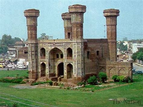 The Siege of Lahore: A Mughal Struggle for Succession and Architectural Innovation